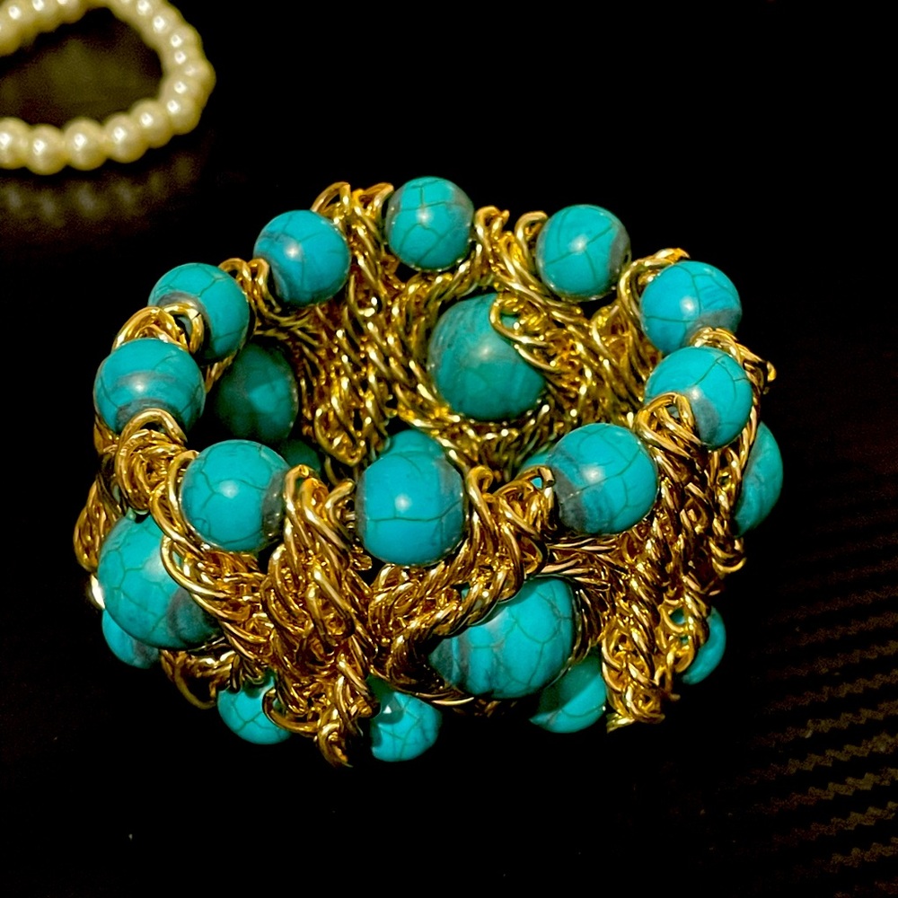 Gold and blue pearls with lines bracelet